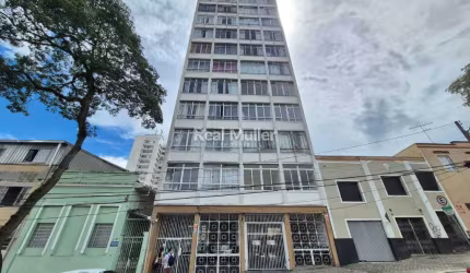 Oportunidade Imperdível! Apartamento Central com garagem