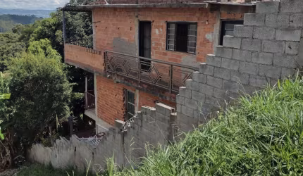 vendo terreno de 330m2 com três casas.