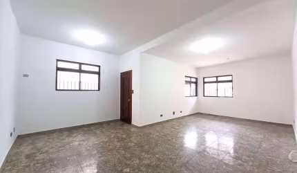 'Sobreposta Baixa, 03 suítes, quintal nas laterais, Embaré, Santos'