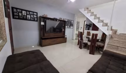 Casa com 2 quartos à venda na Rua Delfos, Curicica, Rio de Janeiro por R$ 310.000