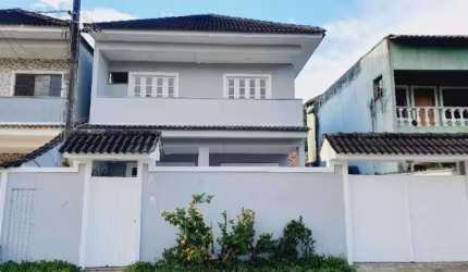 Casa em condomínio fechado com 4 quartos à venda na Rua Professor Sílvio Elia, Vargem Pequena, Rio de Janeiro, 160 m2 por R$ 650.000