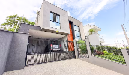 Maravilhoso Sobrado com 3 suítes e escritório à Venda no bairro Floresta - Joinville-SC por R$ 1.590.000,00.