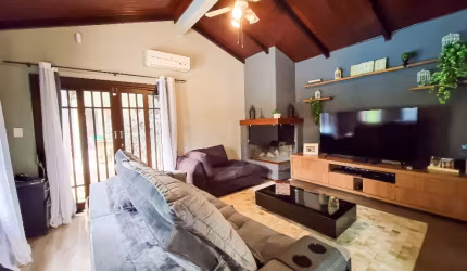 Ótima residência averbada com 3 quartos à venda no bairro Costa e Silva em Joinville - SC de R$ 1.290.000,00 por R$ 1.190.000,00.