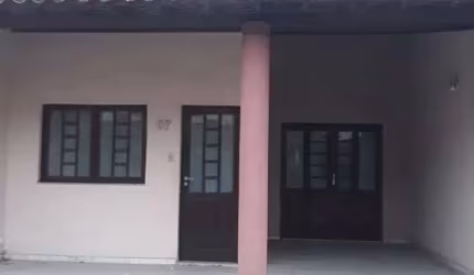 Casa em Condomínio à Venda em Santa Mônica, Feira de Santana-BA: 3 Quartos, 1 Suíte, 2 Banheiros, 2 Vagas de Garagem!