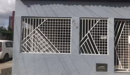 Imperdível Casa à Venda em Feira de Santana: 2 Quartos, 1 Sala, 1 Banheiro, 1 Vaga de Garagem!