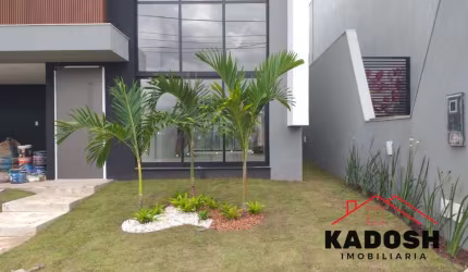Casa de luxo em condomínio à venda em Feira de Santana-BA, bairro Papagaio: 4 quartos, 2 suítes, 315m².