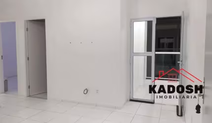 Apartamento à venda em Feira de Santana-BA, bairro Registro: 2 quartos, sala, banheiro, vaga de garagem, 45m². Imperdível!