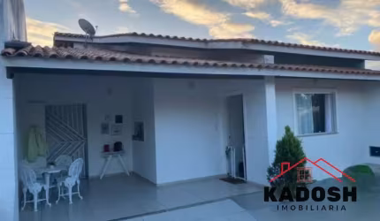 Casa a Venda no Condomínio Residencial Prímula, no Bairro Tomba em Feira de Santana