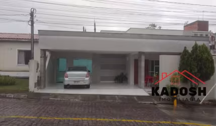 Venda de Casa em Condomínio na Pedra do Descanso, Feira de Santana-BA: 2 quartos, 2 suítes, 1 sala, 3 banheiros, 2 vagas, 200m².