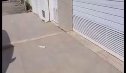 Casa à venda em Feira de Santana-BA, bairro Tomba: 3 quartos, 2 suítes, 1 sala, 4 banheiros, 2 vagas de garagem, 200m² de área.