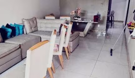 Imperdível! Casa à venda em Feira de Santana-BA, bairro Tomba, 3 quartos, 2 suítes, 1 sala, 4 banheiros, 2 vagas, 250m².