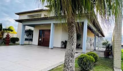 Imponente casa à venda em Conceição do Jacuípe-BA: 4 quartos, 4 suítes, 2 salas, 5 banheiros, 2 vagas, 800m². Venha conferir!