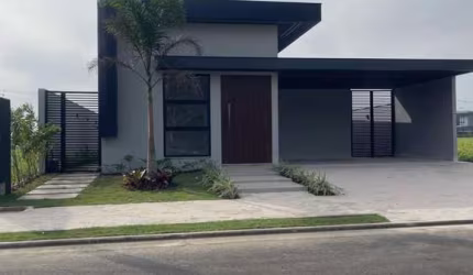 Imperdível: Casa à venda em Feira de Santana-BA, bairro Registro! 2 quartos, 1 suíte, 1 sala, 1 banheiro, 2 vagas, 253m².