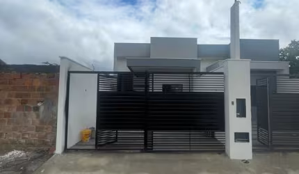 Casa à venda em Feira de Santana-BA, bairro Sim: 3 quartos, 1 suíte, 1 sala, 2 banheiros, 2 vagas, 84m². Venha conferir!