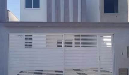 Imóvel deslumbrante: Casa à venda em Feira de Santana-BA, bairro Registro, 3 quartos, 2 suítes, 1 sala, 3 banheiros, 2 vagas, 165m².