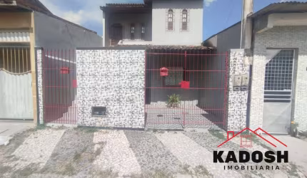 Casa à venda em Feira de Santana-BA, 2 quartos, 1 sala, 1 banheiro, 2 vagas de garagem!