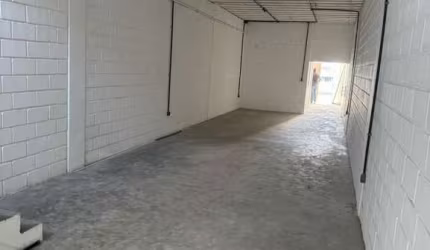 Aluguel de Galpão Industrial de 300m² no Centro de Feira de Santana-BA: sua solução para expansão dos negócios!
