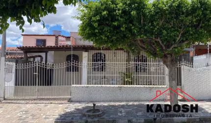 Imperdível! Casa à venda em Feira de Santana-BA, bairro Queimadinha: 2 quartos, 1 sala, 1 banheiro, garagem e 250m² de área.