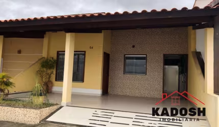 Casa em Condomínio no Bairro Papagaio: 2 Quartos, 1 Suíte, 2 Salas - Feira de Santana-BA