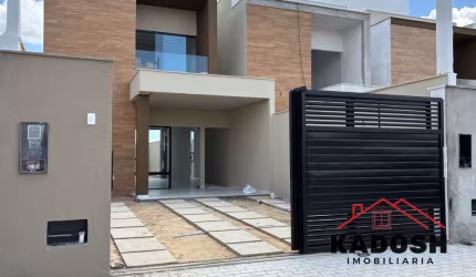 Casa à venda em Feira de Santana-BA, bairro Registro: 3 quartos, 1 suíte, 1 sala, 3 banheiros, 2 vagas de garagem, 115m² de área.