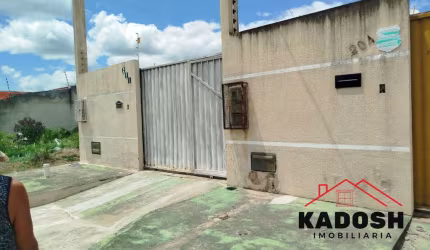 Imperdível: Casa para venda em Santo Antônio dos Prazeres, Feira de Santana-BA, com 2 quartos, 1 suíte, 1 sala, 2 banheiros, 2 vagas de garagem e 150m² de área!