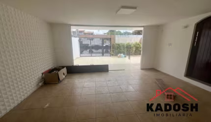 Casa para locação no bairro Capuchinhos em Feira de Santana-BA: 3 quartos, 1 suíte, 1 sala, 3 banheiros, 2 vagas, 200m².