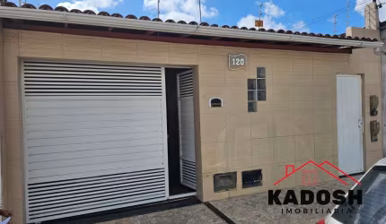 Casa à venda em Feira de Santana-BA, bairro Tomba, 2 quartos, 1 sala, 1 banheiro e 1 vaga de garagem!