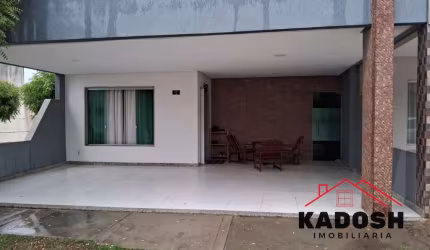 Casa de Alto Padrão em Condomínio na Cidade de Feira de Santana-BA, Bairro Registro: 3 Quartos, 2 Suítes, 1 Sala, 2 Banheiros, 2 Vagas de Garagem, 200m² de Área.