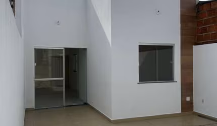 Casa à venda em Feira de Santana-BA, bairro Conceição: 2 quartos, 1 sala, 1 banheiro, 1 vaga de garagem, 130,00 m².