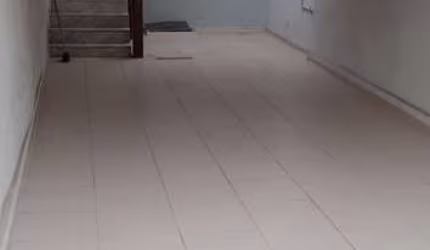 Casa à venda em Feira de Santana-BA, bairro Olhos D'água: 4 quartos, 1 suíte, 2 salas, 3 banheiros, 2 vagas de garagem - 162m².