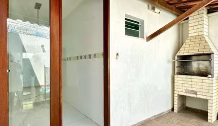 Casa em Condomínio de Alto Padrão com 3 Quartos e 2 Vagas de Garagem no Bairro Sim, Feira de Santana-BA