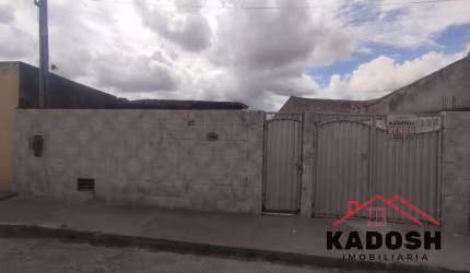 Imperdível: Casa à Venda em Feira de Santana-BA, no Bairro Tomba, com 2 Quartos e 3 Vagas de Garagem!