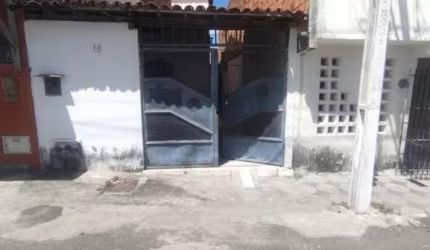Casa à venda em Feira de Santana-BA, bairro Calumbi! 2 quartos, 1 sala, 1 banheiro, 1 vaga de garagem, 100m²! Venha conferir!