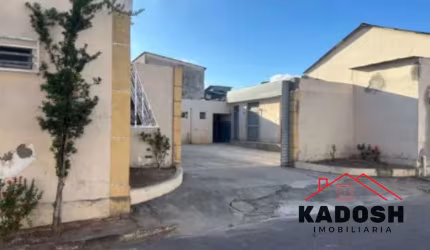 Alugo galpão comercial localizado no centro da cidade em Feira de Santana
