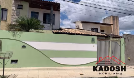 Imperdível! Casa à venda em Feira de Santana-BA, bairro Brasília. 4 quartos, sendo 1 suíte, 1 sala, 2 banheiros, 2 vagas de garagem, 200m².