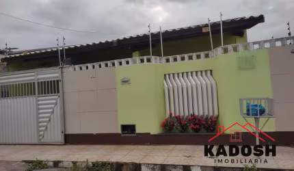 Casa à venda na Queimadinha, Feira de Santana-BA: 2 quartos, 1 suíte, 1 sala, 2 banheiros, 2 vagas de garagem, 220m².