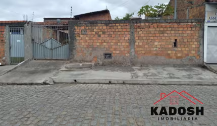 Terreno à venda na cidade de Feira de Santana-BA, bairro Conceição! 1 quarto, 1 sala, 1 banheiro, 2 vagas de garagem, 250m²!