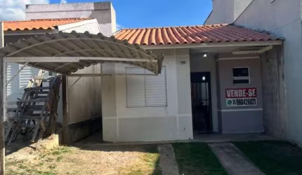Imperdível! Casa à venda em Feira de Santana-BA, bairro Registro. 2 quartos, 1 sala, 1 banheiro, 2 vagas de garagem.