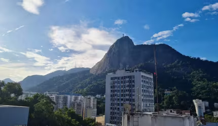 Apartamento com vista para o Cristo, varanda, 80 m², 2 quartos e 2 vagas!