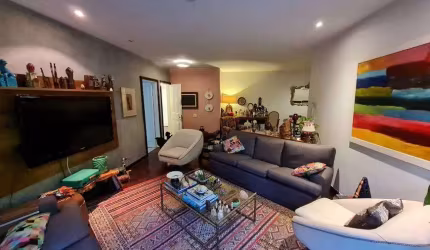 Apartamento com 140 m², 4 quartos 1 suíte e 2 vagas.