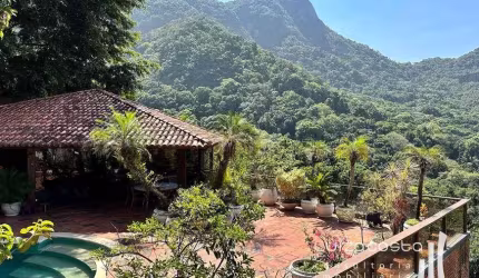 Espetacular casa com segurança e vista indescritível!