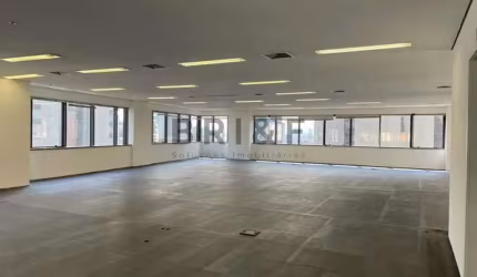 CONJUNTO COMERCIAL PARA LOCAÇÃO NO BROOKLIN, 258 M², COM 3 BANHEIROS, 1 COPA E 8 VAGAS.