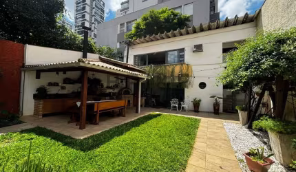 Casa no Brooklin para locação comercial ou residencial com 4 dormitórios sendo 2 suítes e 5 vagas