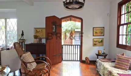 Linda casa para locação pertinho do Parque Ibirapuera com 3 dormitórios e 1 vaga de garagem