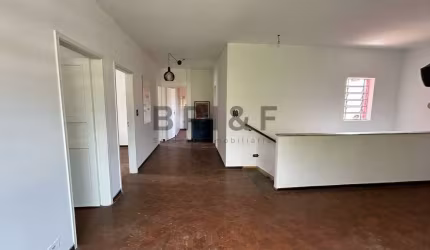 CASA ASSOBRADADA PARA LOCAÇÃO COMERCIAL NO BROOKLIN, COM 120M², 3 SALAS + 1 SALA GRANDE + COZINHA
