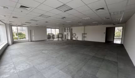 SALA COMERCIAL DUPLEX PARA LOCAÇÃO COM 353M², 10 VAGAS DE GARAGEM NO BROOKLIN, REGIÃO DA BERRINI