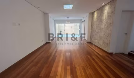 Linda casa em condomínio fechado, 3 suítes, escritório, sala com lareira, quintal e churrasqueira