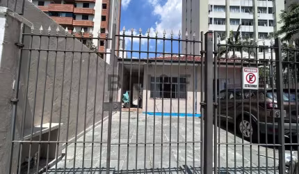 Casa térrea para locação próximo ao metrô Brooklin com 3 domitórios e 1 vaga