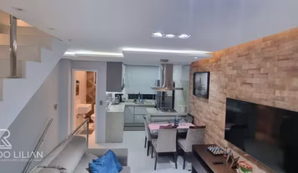 'Lar perfeito na Vila Talarico: Sobrado Triplex reformado com espaço gourmet e garagem coberta!'