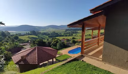 'Espetacular Casa em Condomínio Fechado: 4 Suítes, Área Gourmet, Piscina e Vista Inigualável!'